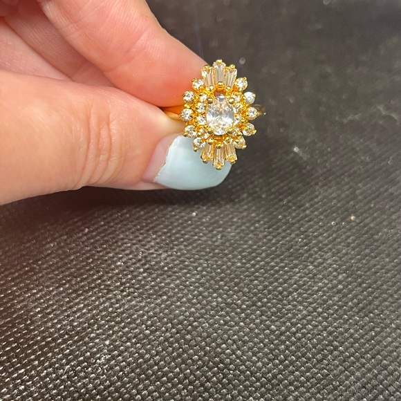 Vintage signed Avon Elizabeth Taylor ring - Picture 5 of 7